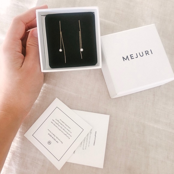 Jewelry - Mejuri Pearl & Gold Threader Earrings